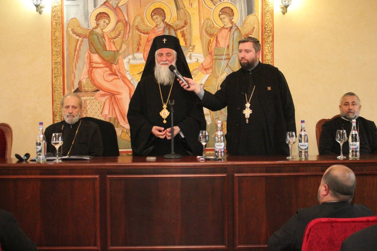 Clericii doljeni au discutat despre sinergia dintre medicină și religie 316168