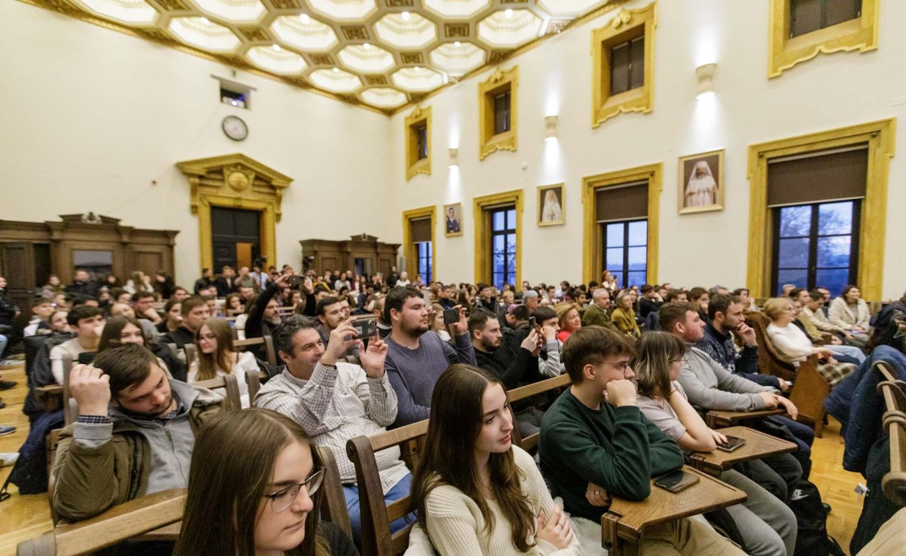 Două volume semnate de părintele Nicolae Dura au fost prezentate la Iași 316150