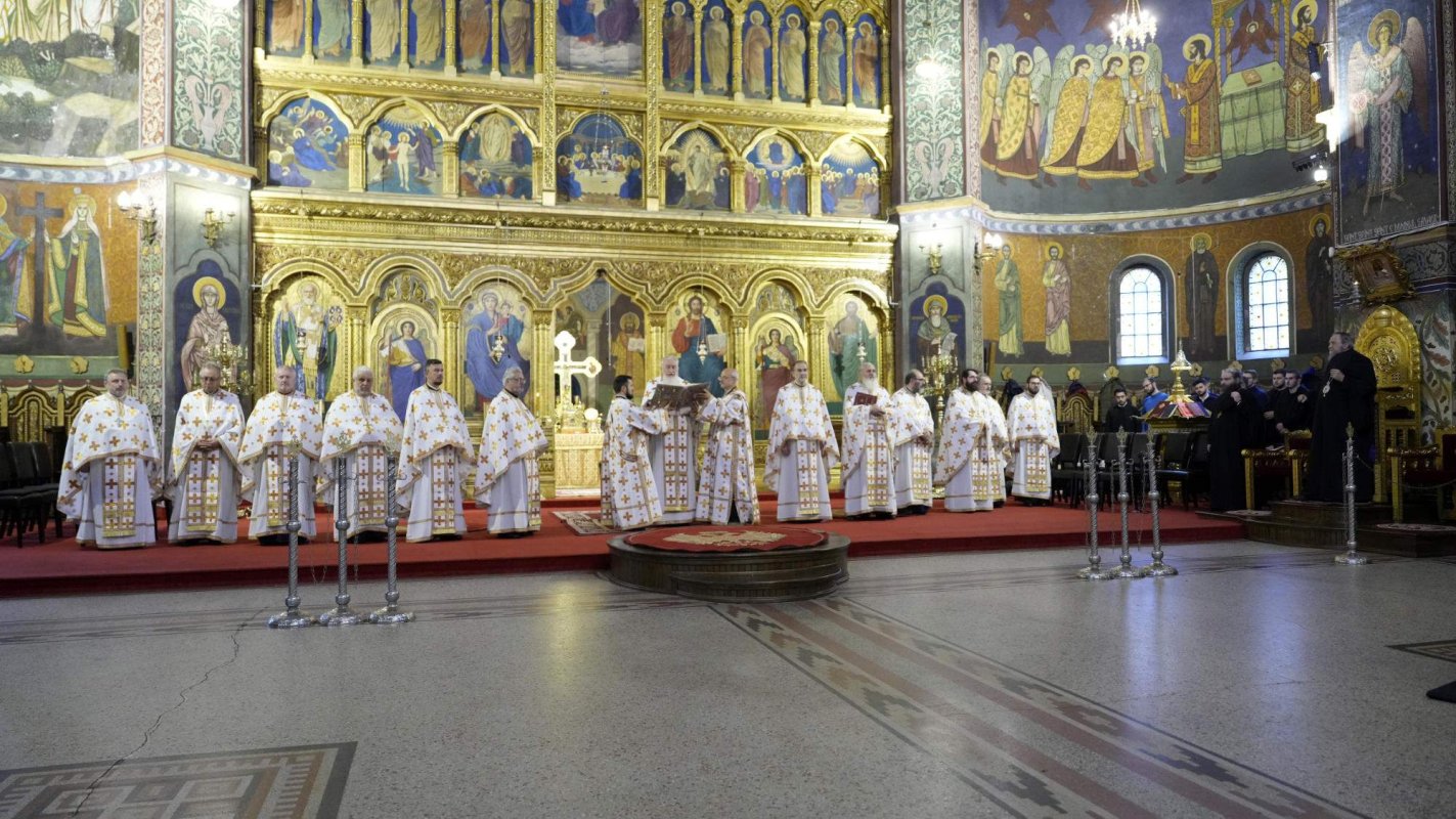 IPS Părinte Mitropolit Laurenţiu a sărbătorit 19 ani de la întronizare 316124