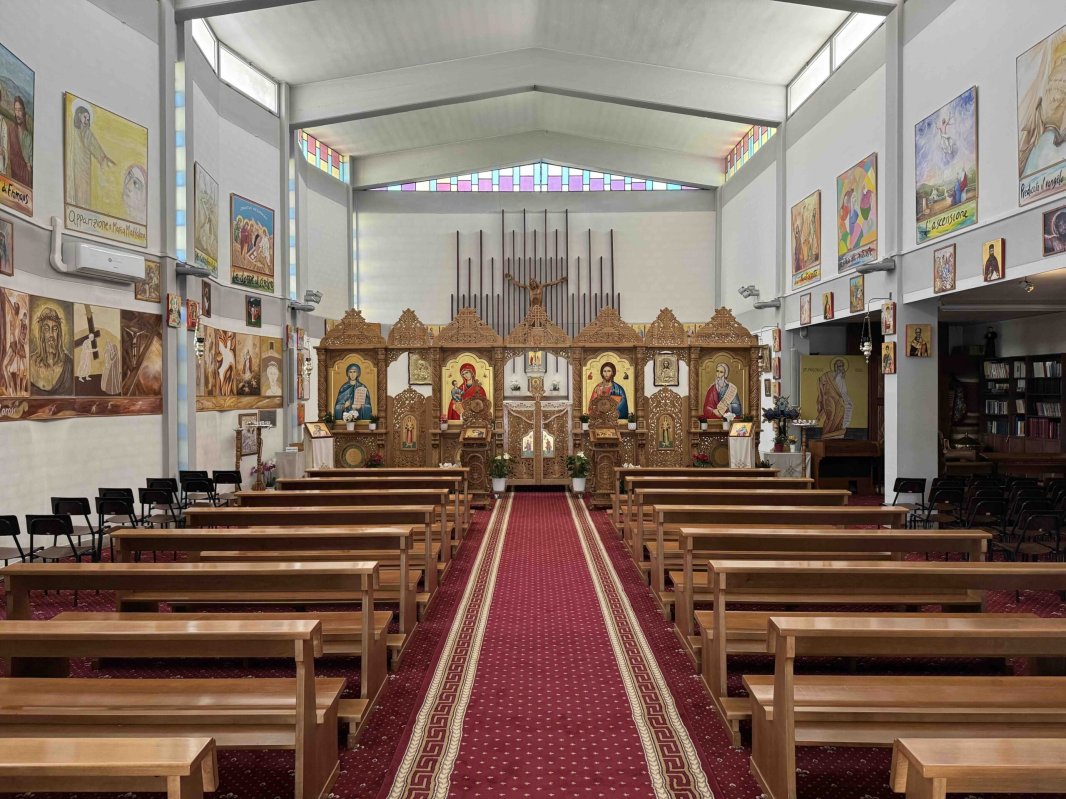 Ansamblu parohial cumpărat de o comunitate românească din Italia 316317