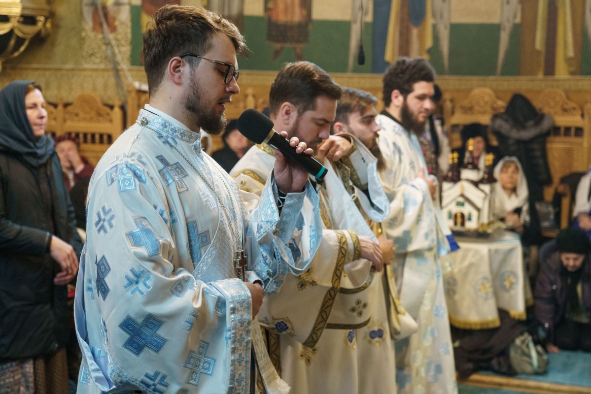 Bucurie duhovnicească la hramul Schitului „Vovidenia” 316490