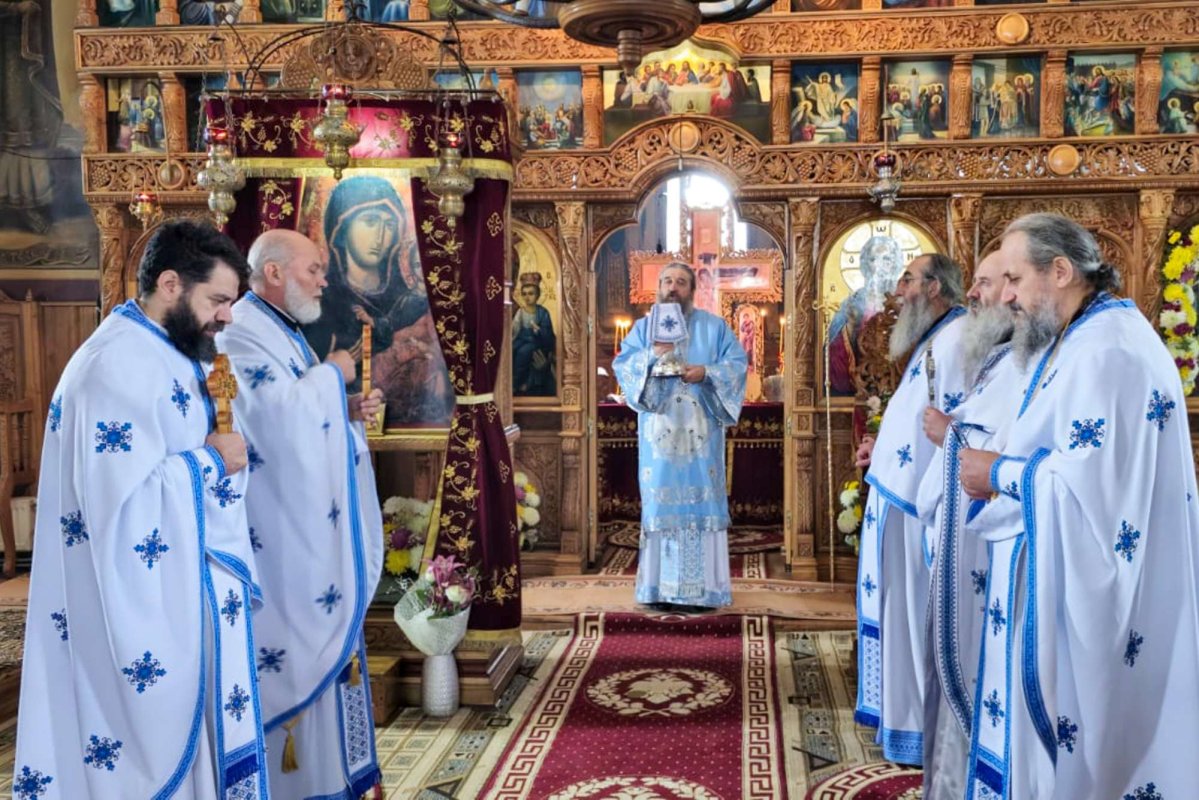 Slujbă arhierească la hramul Mănăstirii Peștera 316541