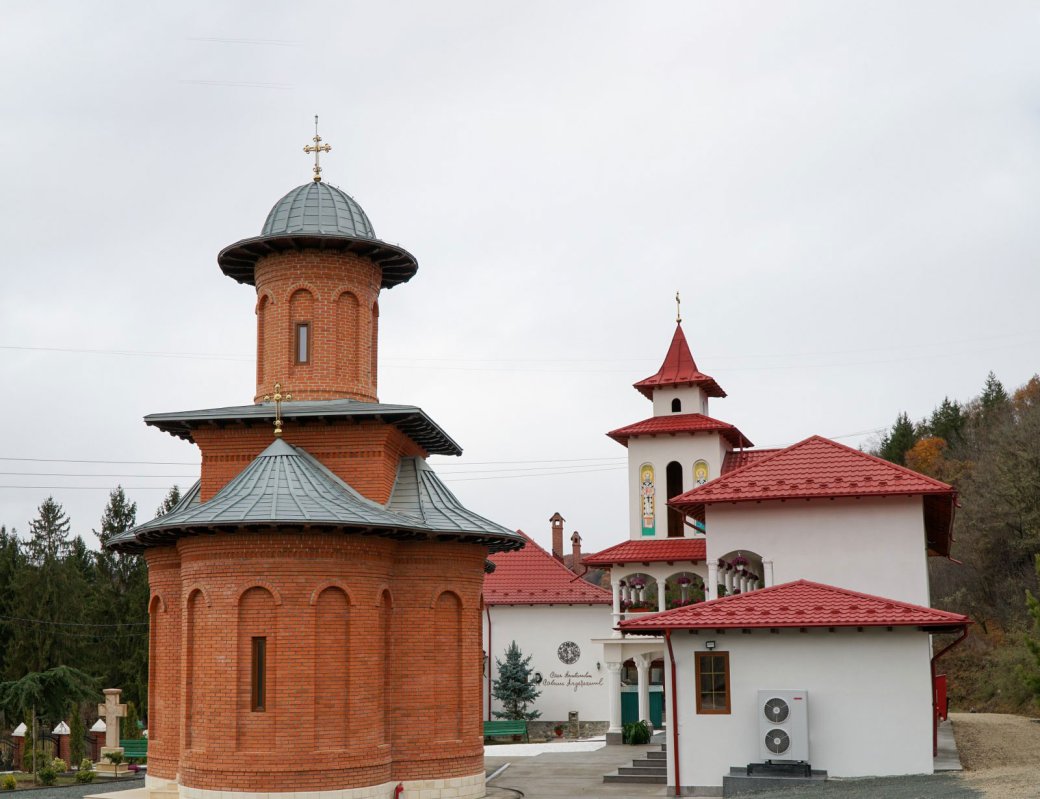 Slujire arhierească într‑un așezământ nou argeșean 316523