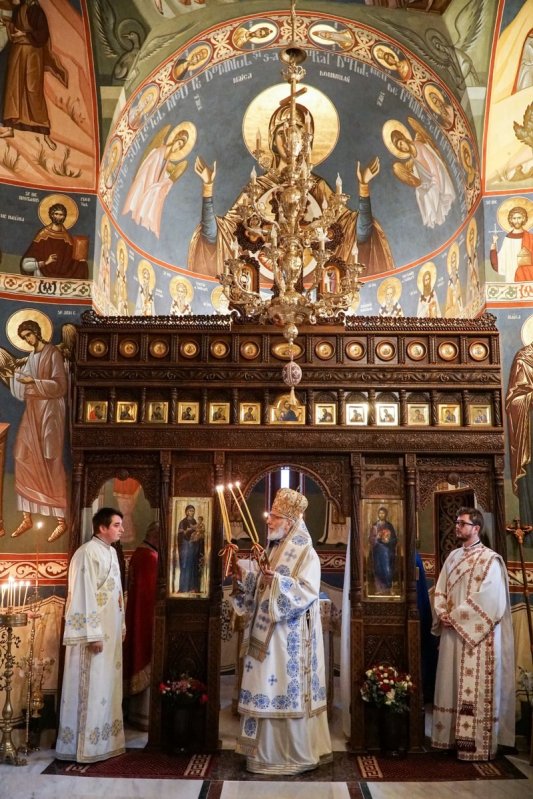 Slujire arhierească într‑un așezământ nou argeșean 316524