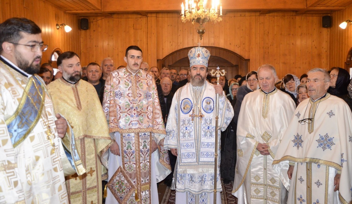 Slujirile ierarhilor hunedoreni la praznicul Intrării în biserică a Maicii Domnului 316540