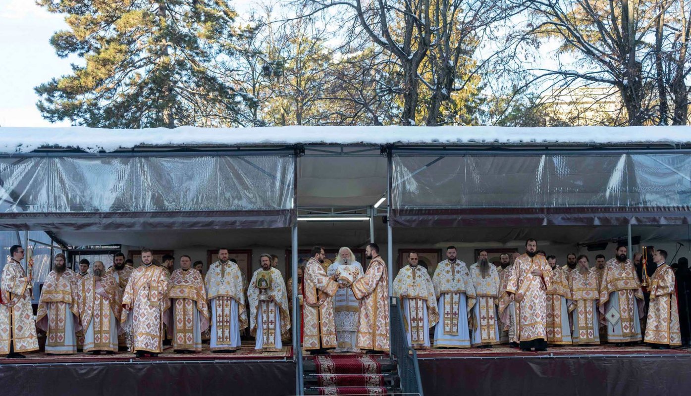 Liturghie arhierească la Catedrala Arhiepiscopală din Suceava 316713