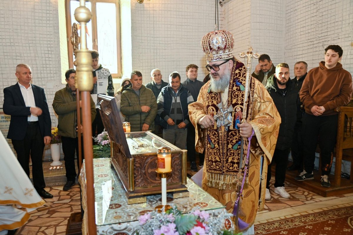 Slujire arhierească la Mănăstirea Comana 316779