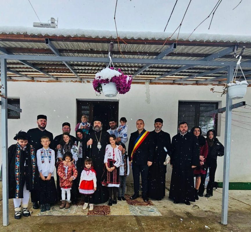 A fost sfințită casa construită pentru o familie cu 9 copii prin „Dar pentru copii” 316848