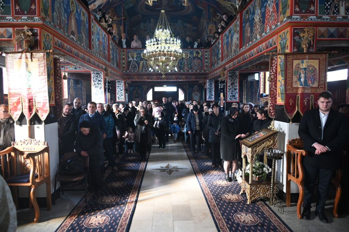 Înainte‑prăznuirea hramului Bisericii „Sfântul Apostol Andrei” a Parohiei Beiuș III 316822