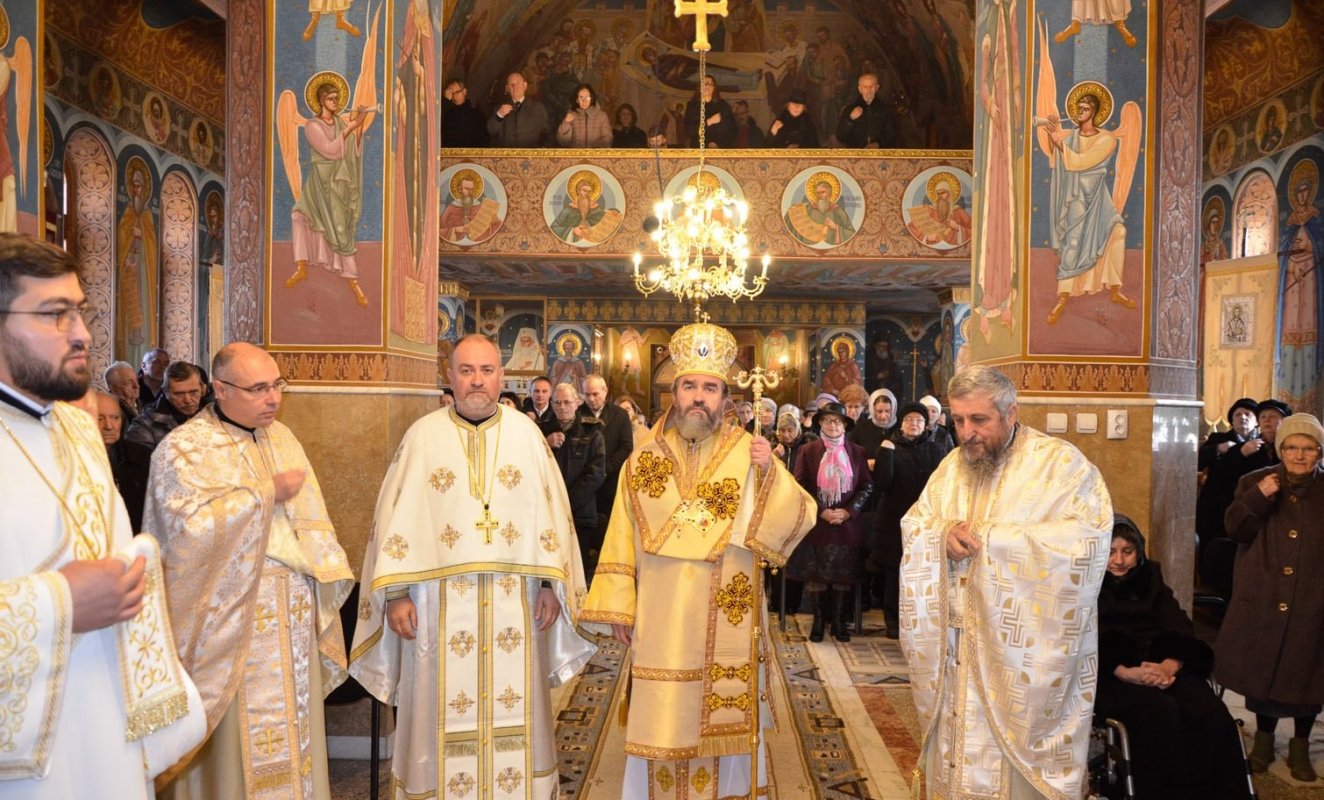 Slujirile ierarhilor hunedoreni în Duminica a 30-a după Rusalii 316974