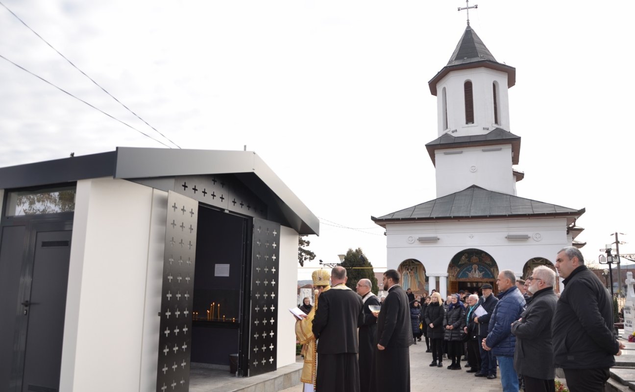 Slujirile ierarhilor hunedoreni în Duminica a 30-a după Rusalii 316975