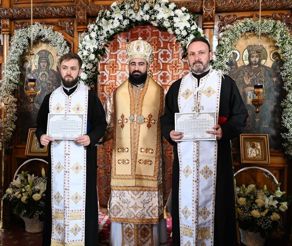 Slujirile ierarhilor hunedoreni în Duminica a 30-a după Rusalii 316976