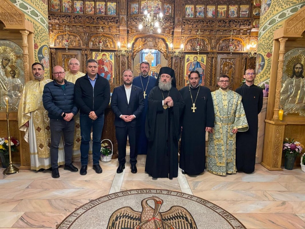 Slujire arhierească și hirotonii într-o biserică din Capitală 317247