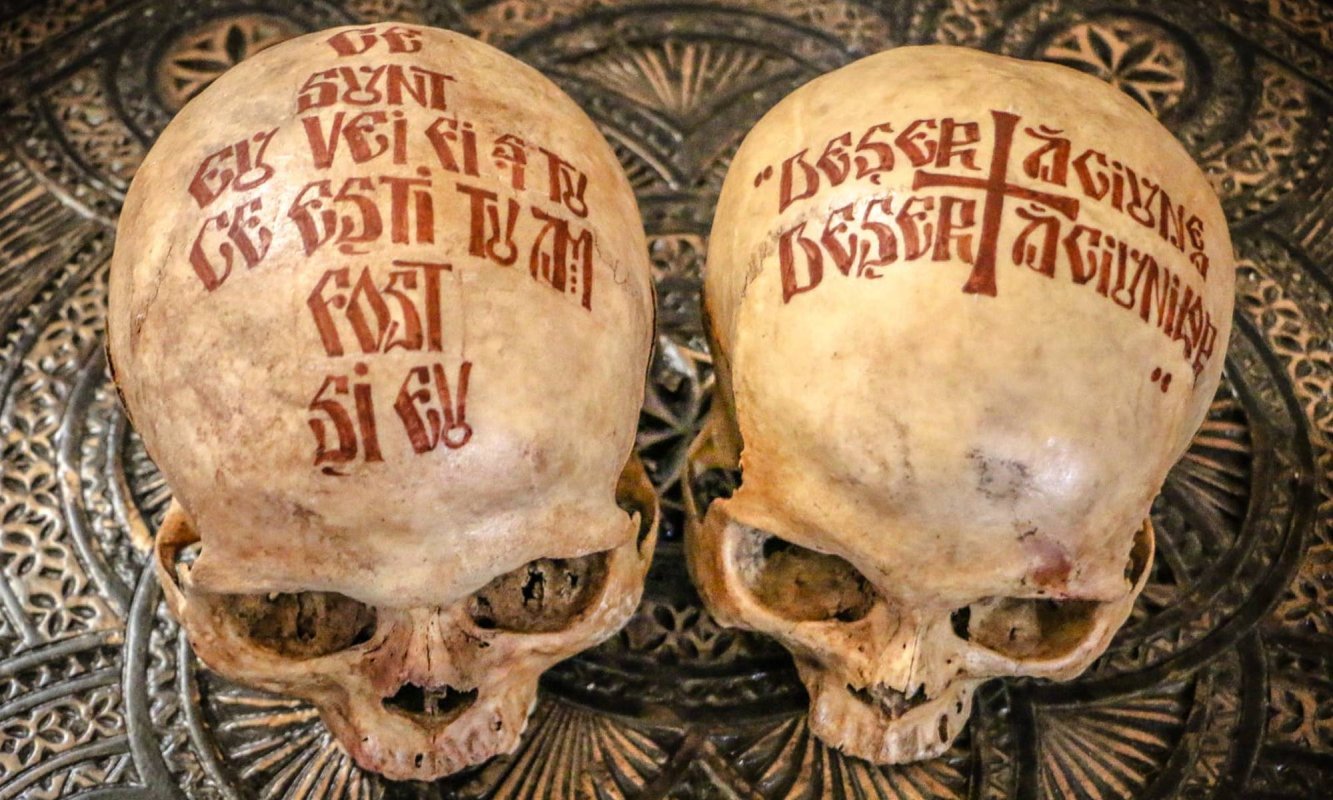 Mausoleul eroilor de la Mănăstirea Comana 316554