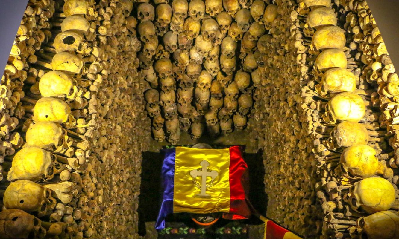 Mausoleul eroilor de la Mănăstirea Comana 316555