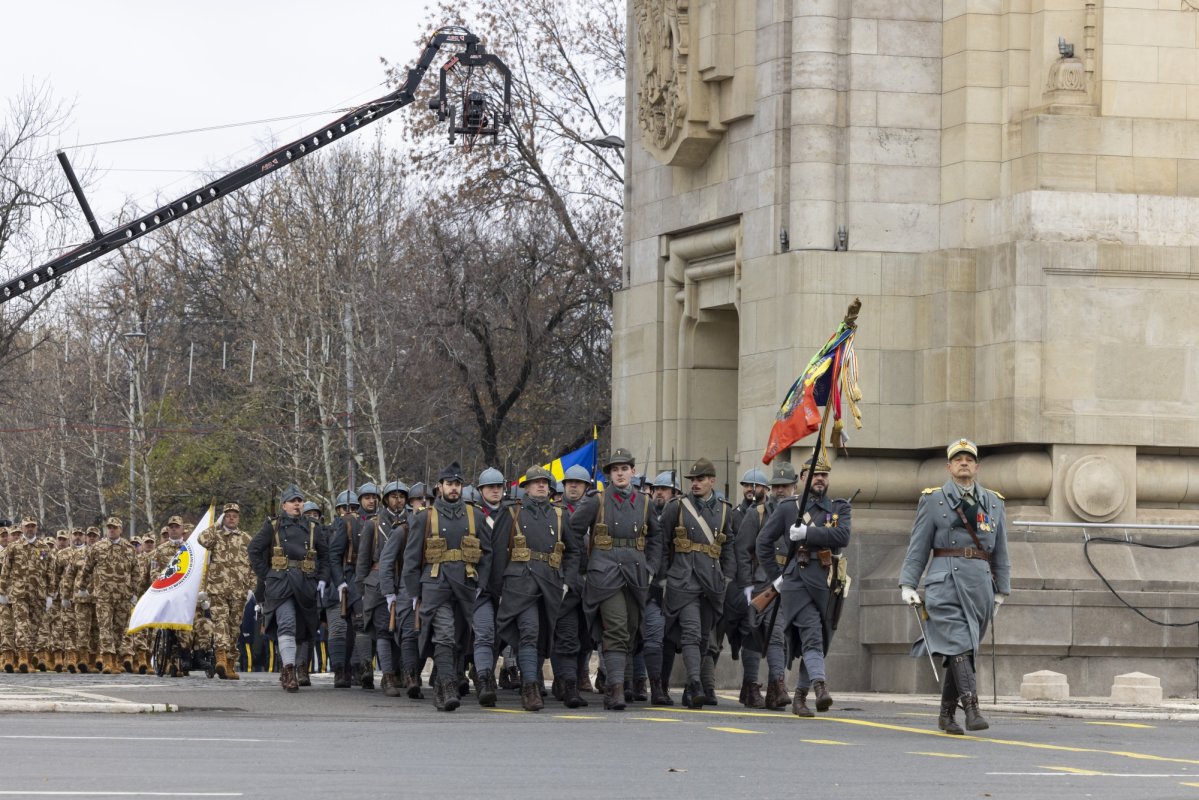 Parada militară de 1 Decembrie la Arcul de Triumf 317412