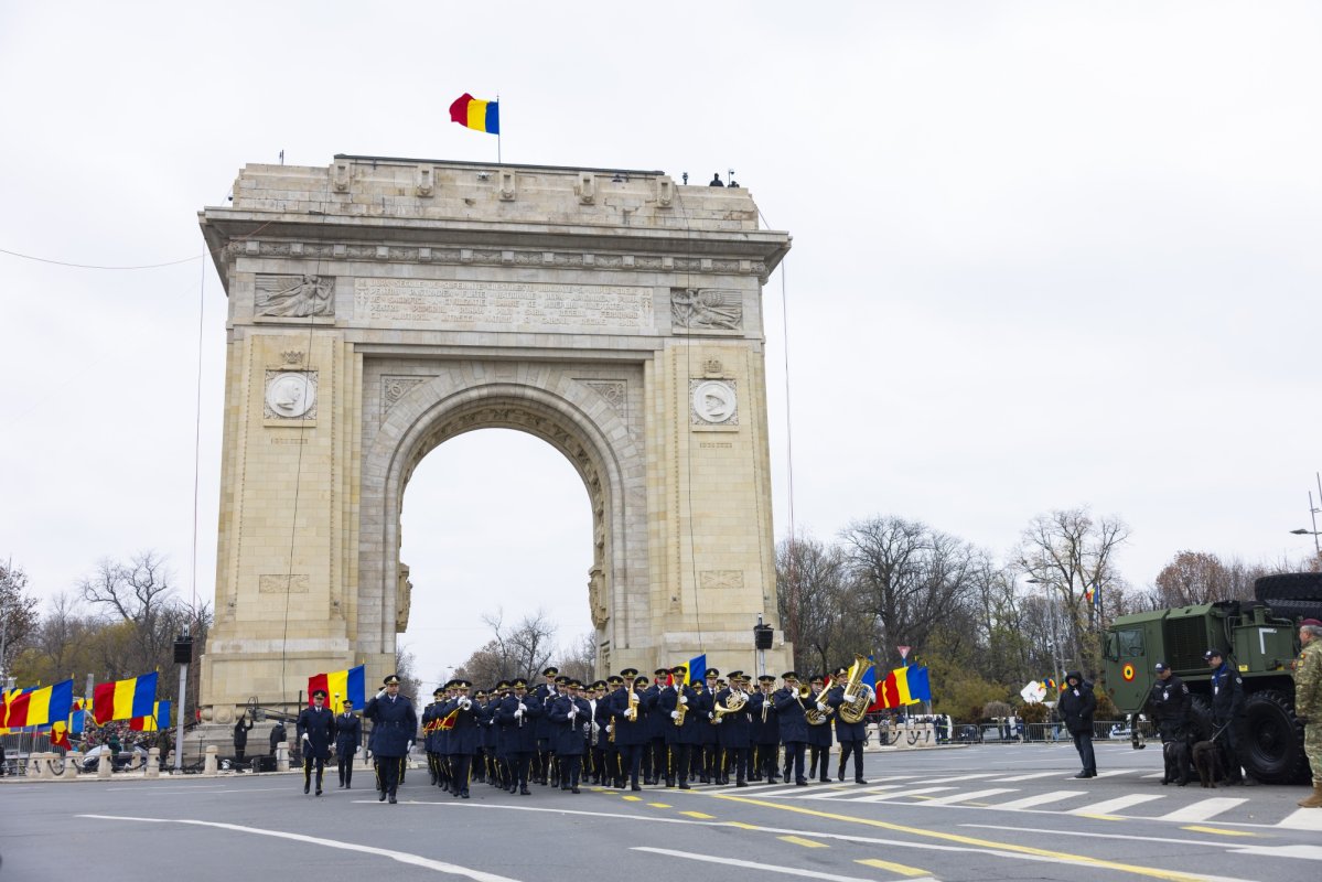 Parada militară de 1 Decembrie la Arcul de Triumf 317432