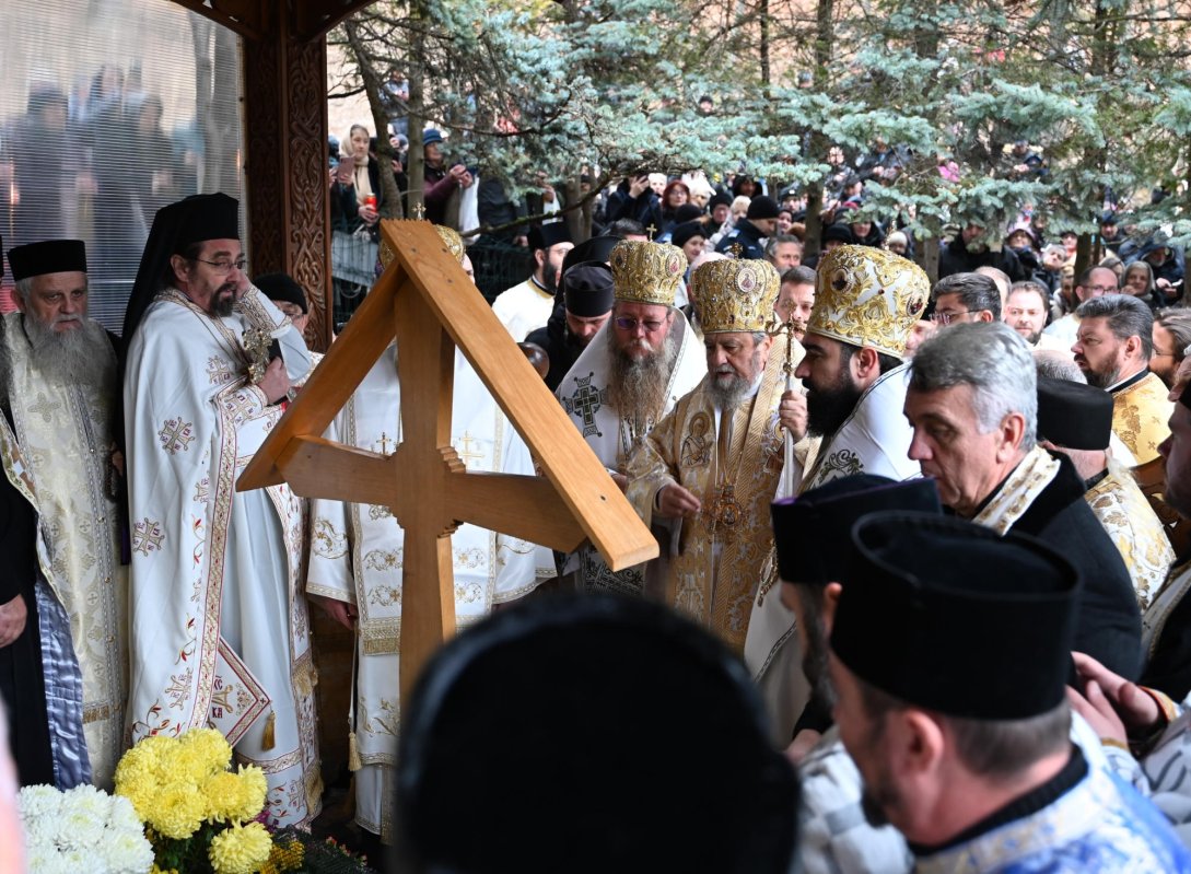 Sfântul Cuvios Mărturisitor Arsenie de la Prislop, pomenit la 35 de ani de la mutarea la Domnul 317361