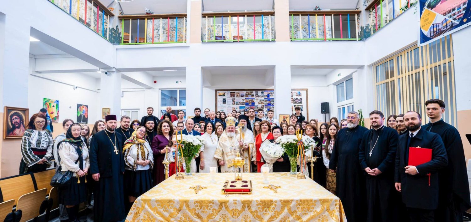 Sfințirea paraclisului unei instituții de învățământ rădăuțene 317494