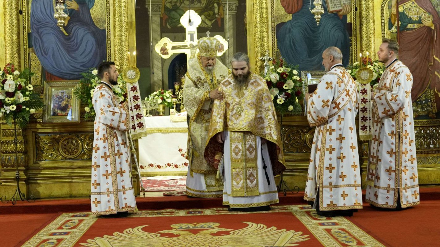 Sobor de arhierei la hramul Catedralei Mitropolitane din Sibiu 317486