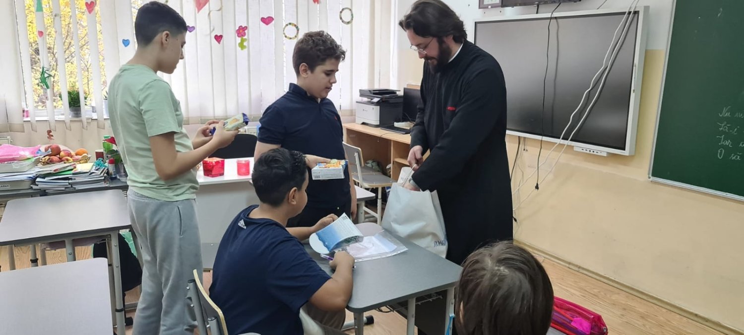 Cadouri pentru copiii Școlii Speciale „Sfântul Nicolae” din Bucureşti 317859