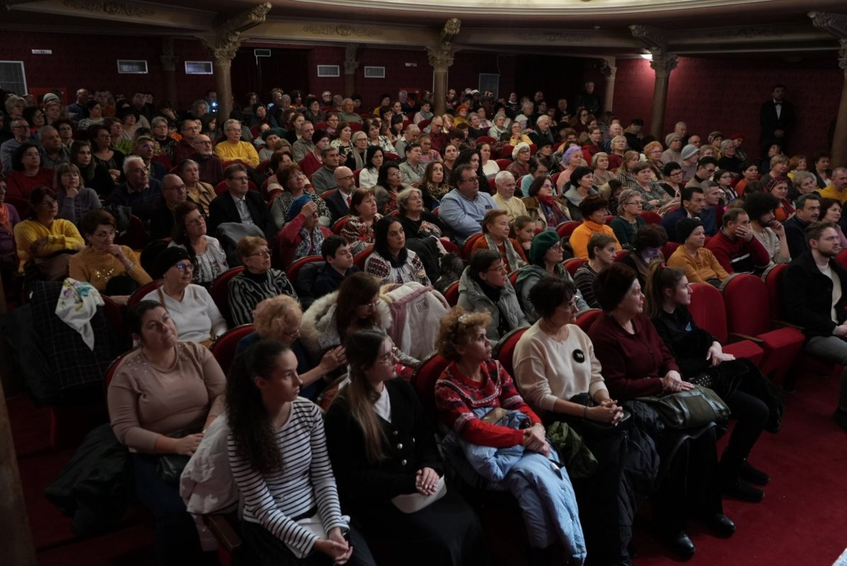 Cinstirea Sfântului Nicolae la Brăila prin procesiuni și ajutorarea semenilor 317829