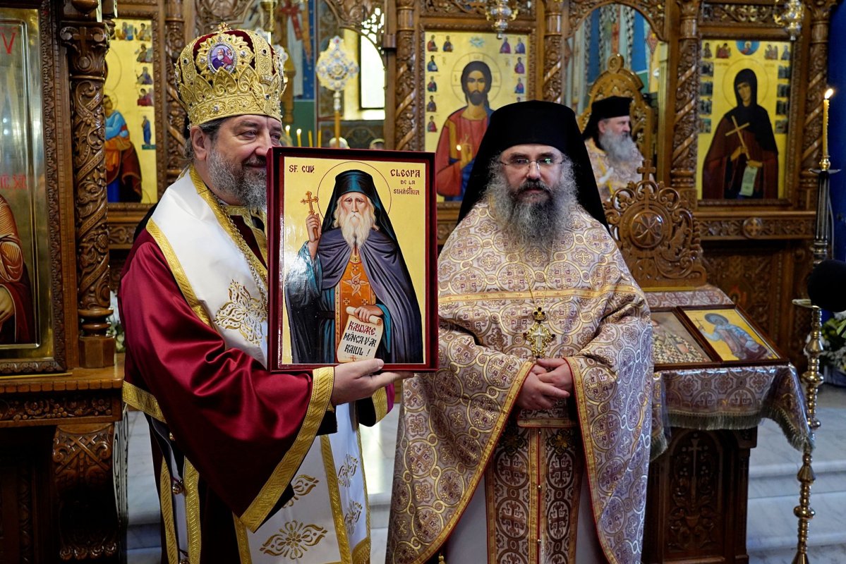 Slujbă pentru cei trei mari duhovnici ai Mănăstirii Sihăstria 318129