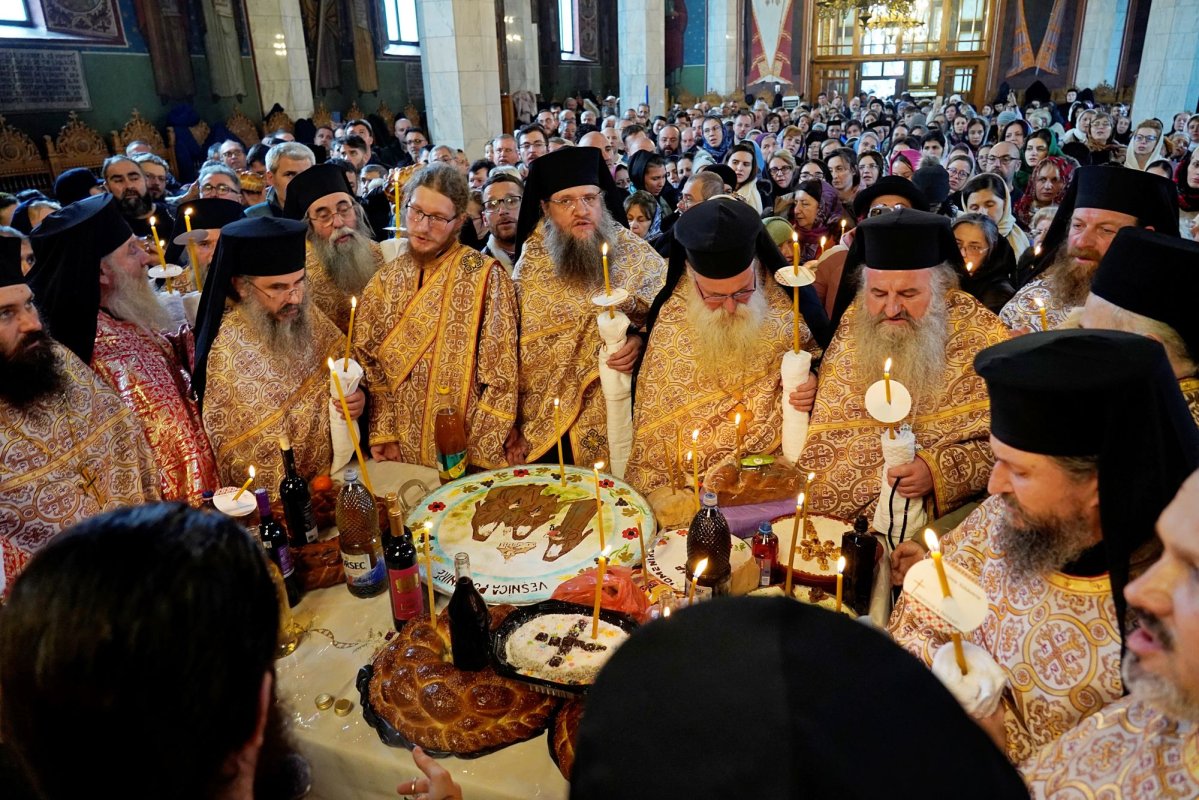 Slujbă pentru cei trei mari duhovnici ai Mănăstirii Sihăstria 318130