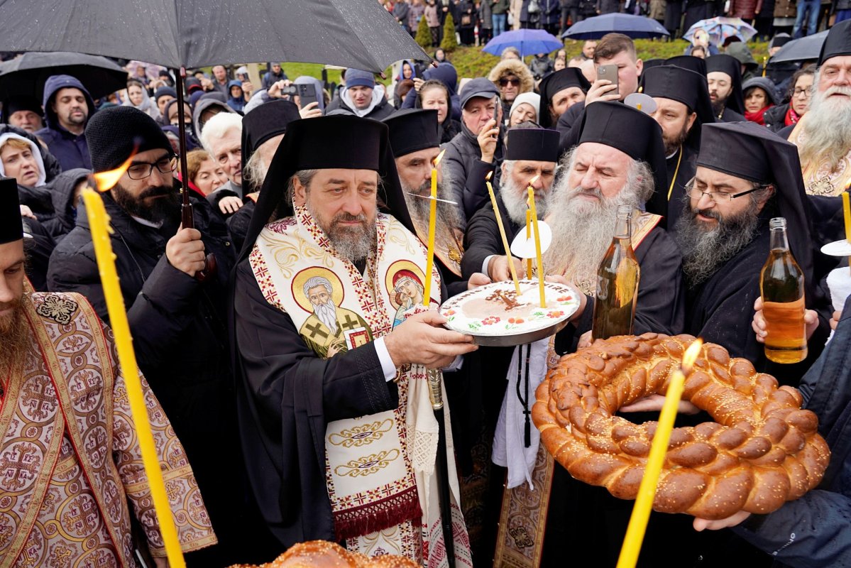 Slujbă pentru cei trei mari duhovnici ai Mănăstirii Sihăstria 318132