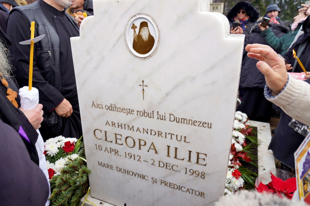 Slujbă pentru cei trei mari duhovnici ai Mănăstirii Sihăstria 318133