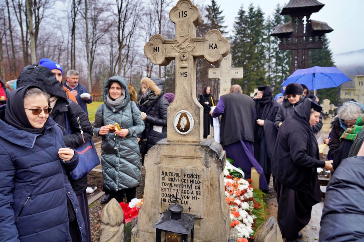 Slujbă pentru cei trei mari duhovnici ai Mănăstirii Sihăstria 318134