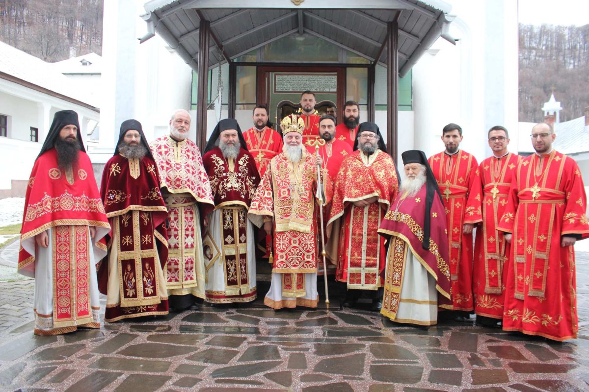 Mitropolitul Olteniei la Mănăstirea Frăsinei din județul Vâlcea 318223