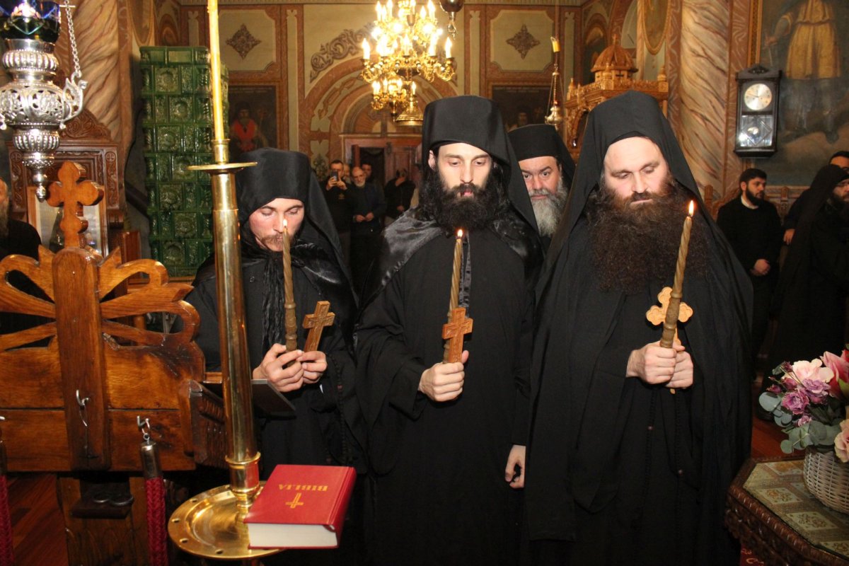 Mitropolitul Olteniei la Mănăstirea Frăsinei din județul Vâlcea 318225