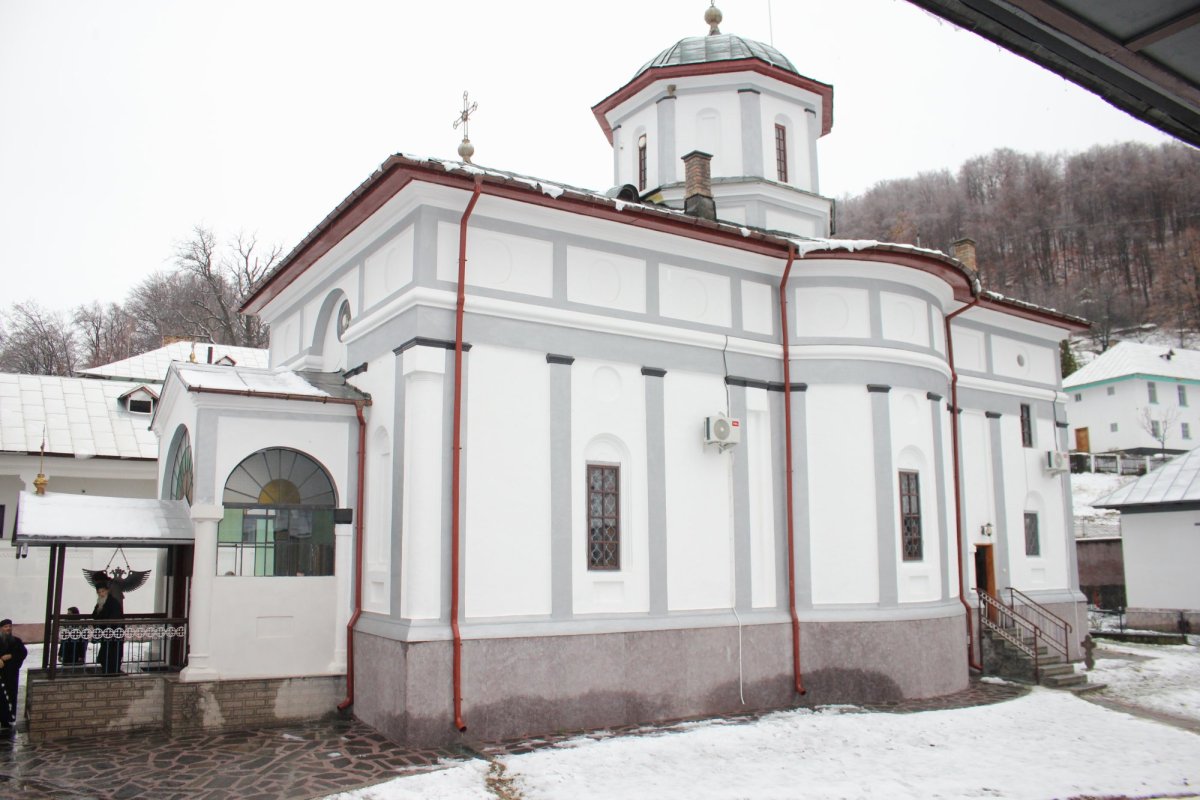 Mitropolitul Olteniei la Mănăstirea Frăsinei din județul Vâlcea 318226