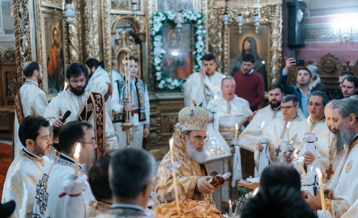 Prezență arhierească la hramul Bisericii „Sfântul Nicolae” din Bacău 318221