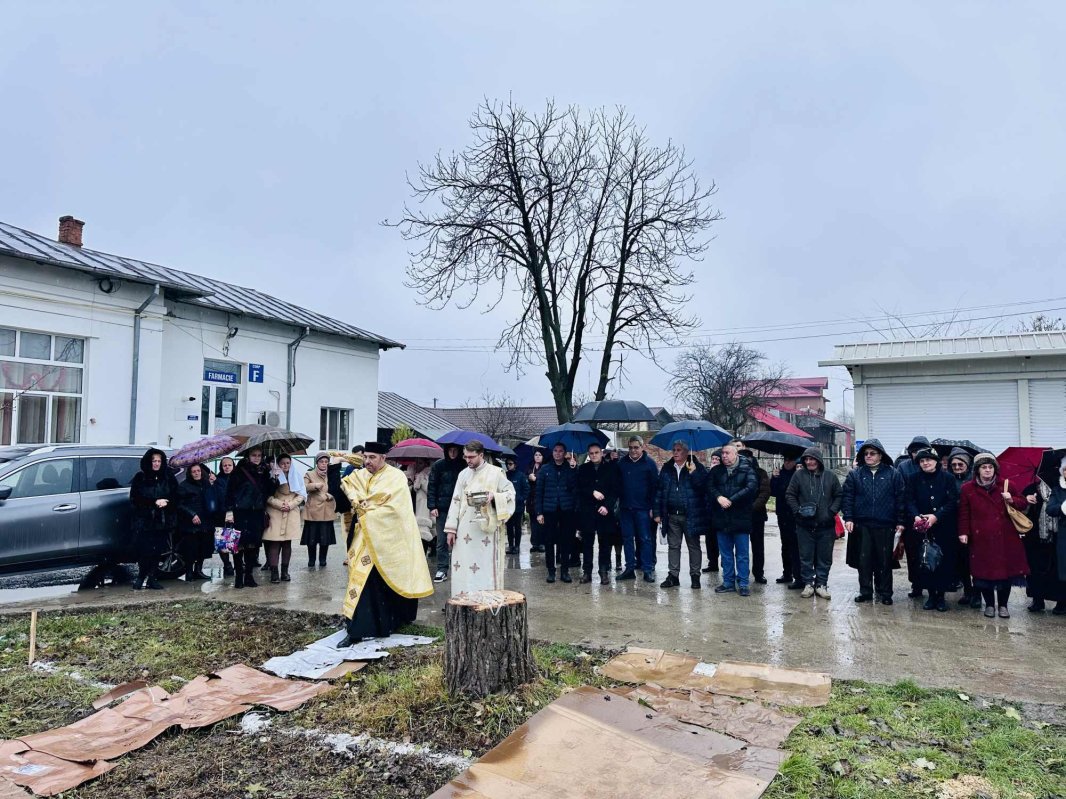 Punerea pietrei de temelie pentru paraclisul unui spital prahovean 318235