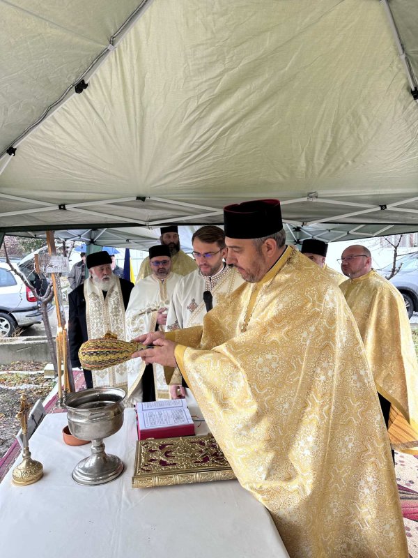 Punerea pietrei de temelie pentru paraclisul unui spital prahovean 318237