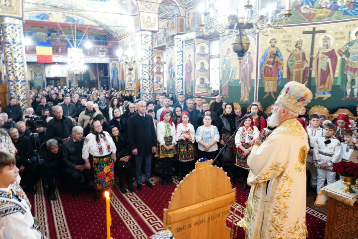 Slujire arhierească de praznicul Sfântului Nicolae în Eparhia Târgoviștei 318239