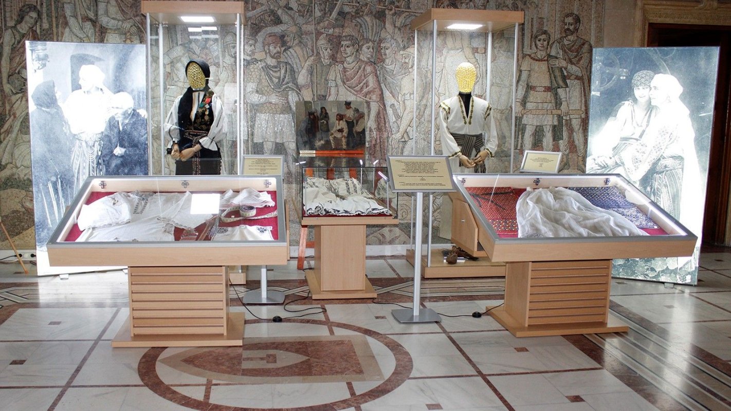 Costumul popular și Familia Regală a României 318270