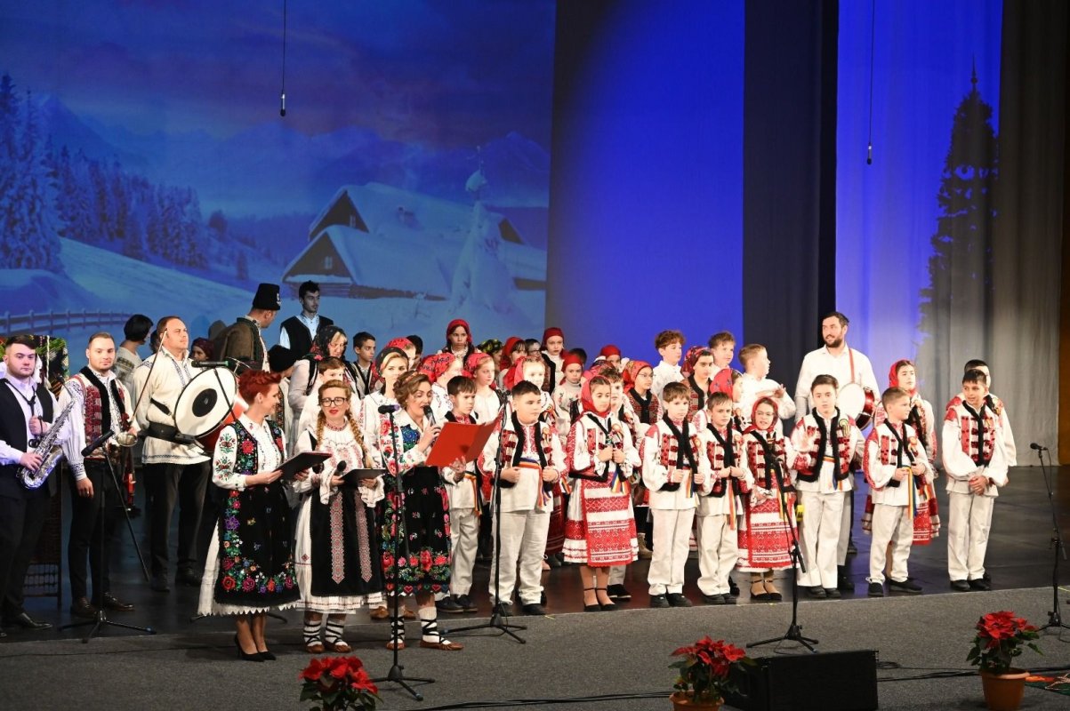 47 de formaţii bihorene pe scena Festivalului „Noi umblăm a colinda”, la Oradea 318413