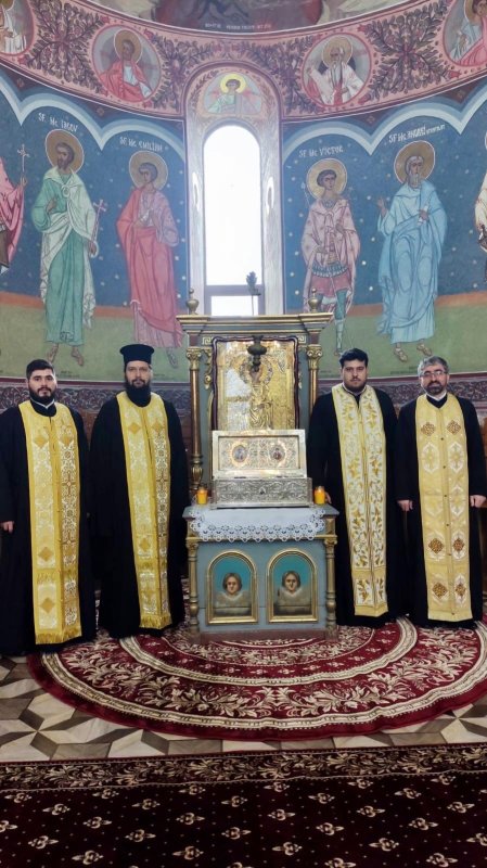 Bucurii pentru cei mici și prezență a sfinților vindecători într‑o parohie din Prahova 318439