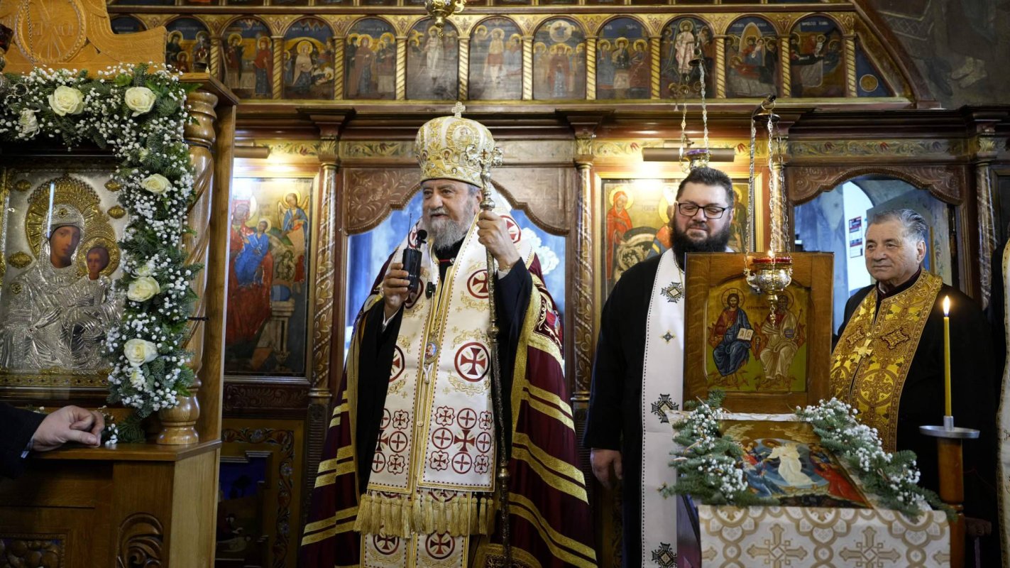 Liturghie arhierească în Şcheii Braşovului 318451