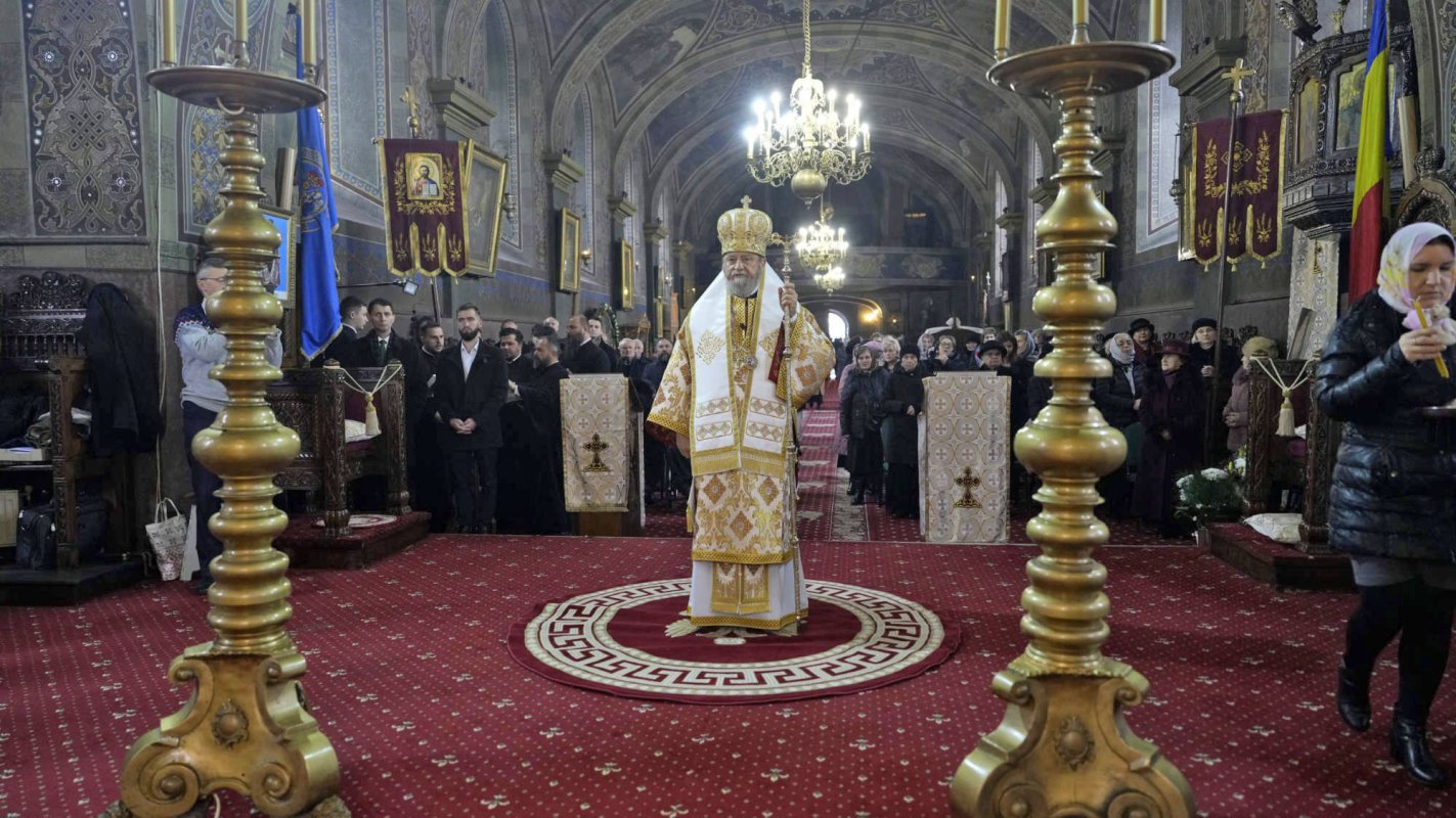Liturghie arhierească în Şcheii Braşovului 318454
