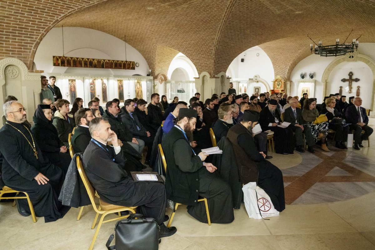 Simpozionul internațional „Sfântul Ierarh Dosoftei” la Iași 318591