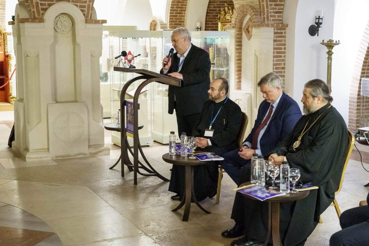 Simpozionul internațional „Sfântul Ierarh Dosoftei” la Iași 318592