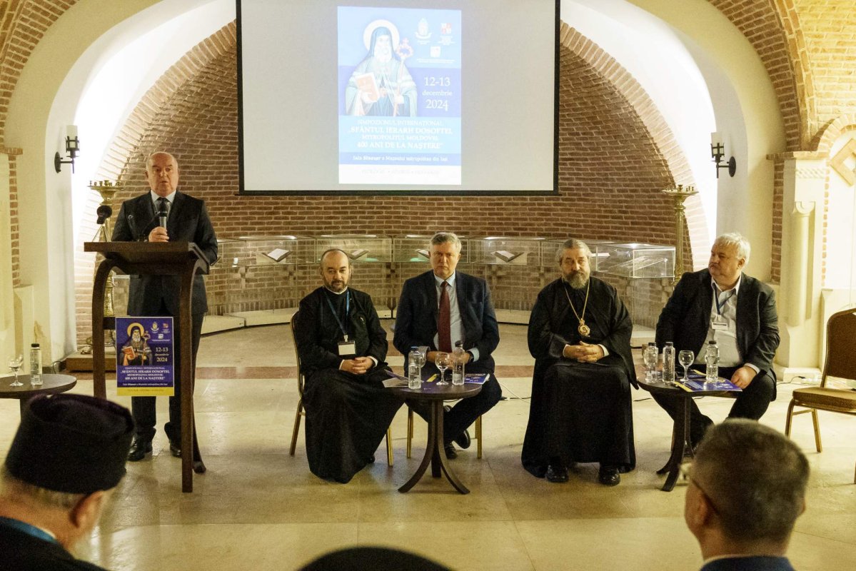 Simpozionul internațional „Sfântul Ierarh Dosoftei” la Iași 318594