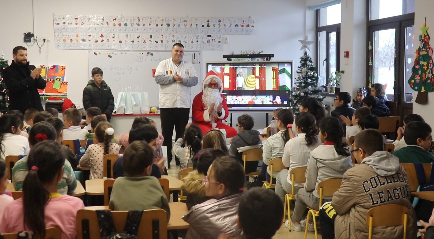 Campania „Crăciunul la sat” aduce bucurie copiilor din Prahova 318720