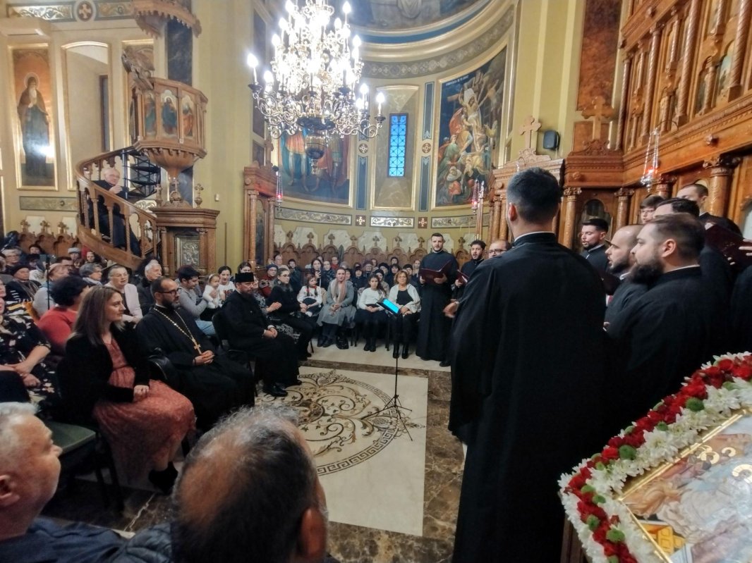 Vestirea Nașterii Domnului în Parohia Andronache din București 318753