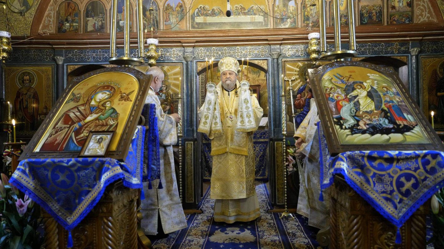 Binecuvântare arhierească la Feldioara, judeţul Braşov 318922