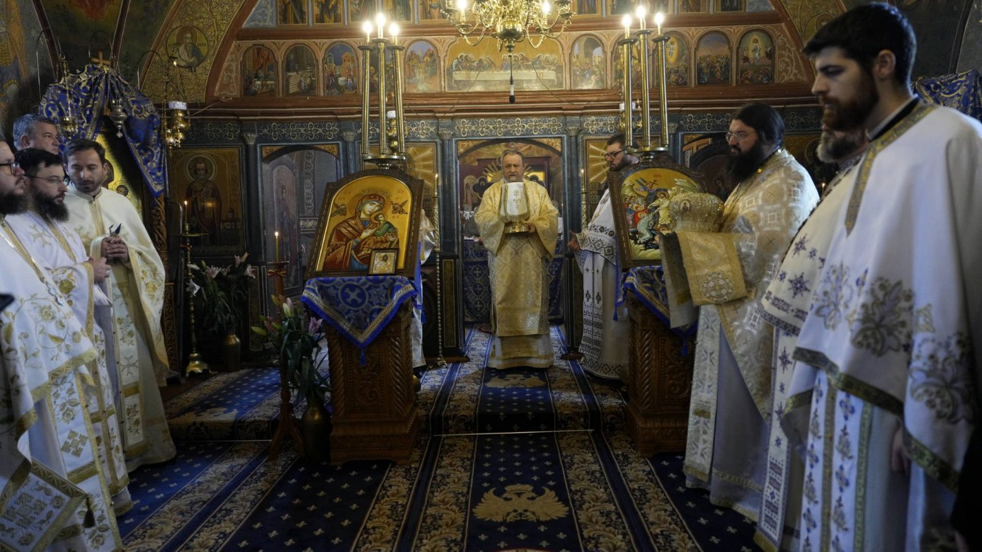 Binecuvântare arhierească la Feldioara, judeţul Braşov 318923